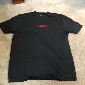 Oakley T-shirt